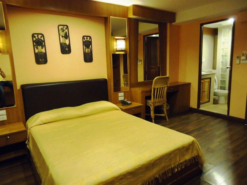 Oyo 437 Hostel Na Nara Bangkok Esterno foto
