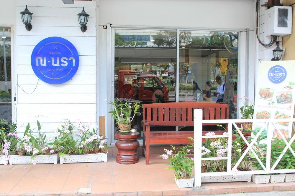 Oyo 437 Hostel Na Nara Bangkok Esterno foto