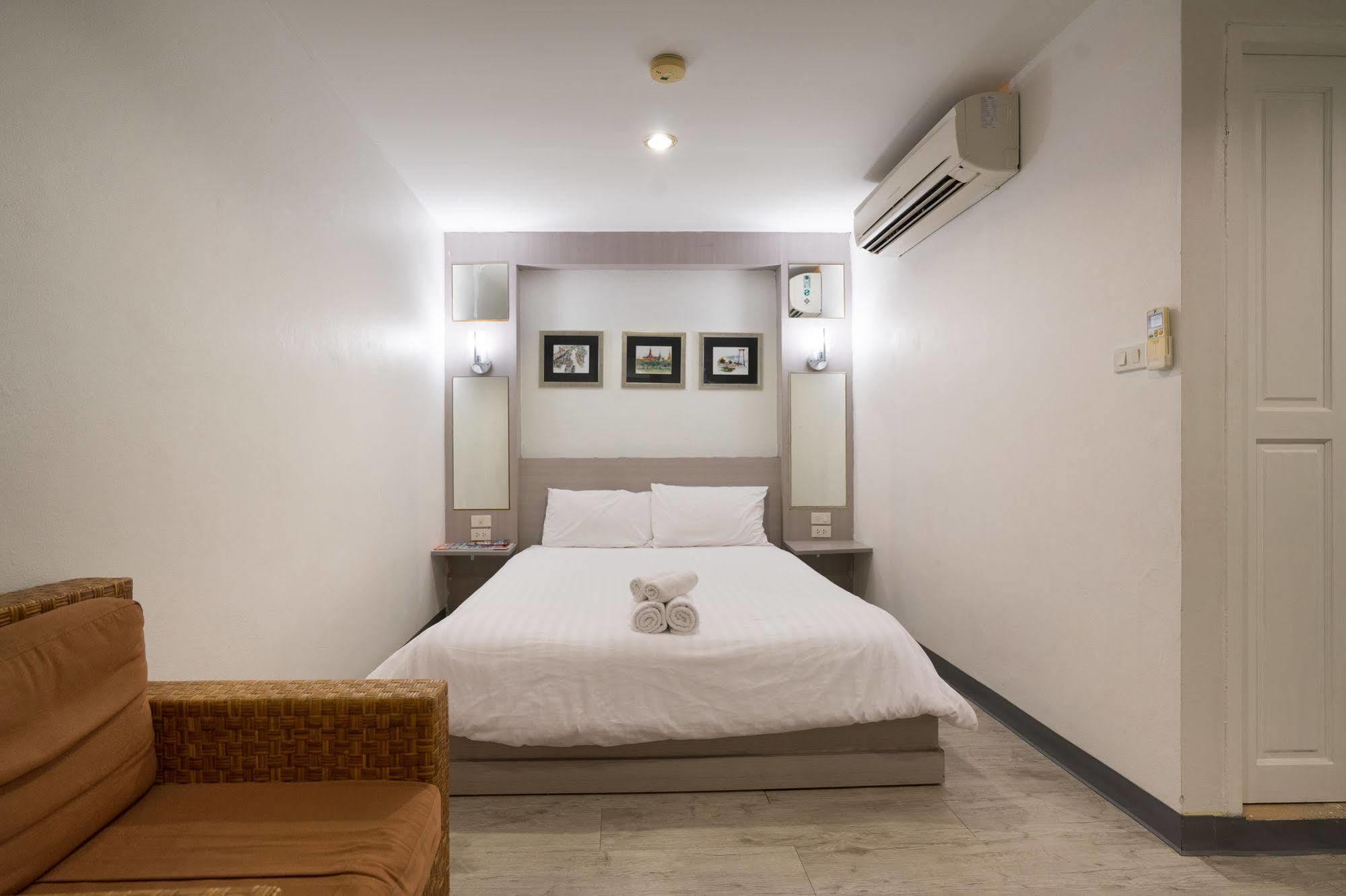 Oyo 437 Hostel Na Nara Bangkok Esterno foto
