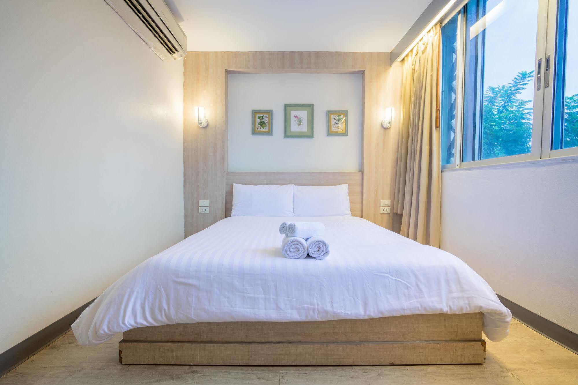 Oyo 437 Hostel Na Nara Bangkok Esterno foto