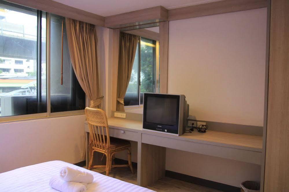 Oyo 437 Hostel Na Nara Bangkok Esterno foto