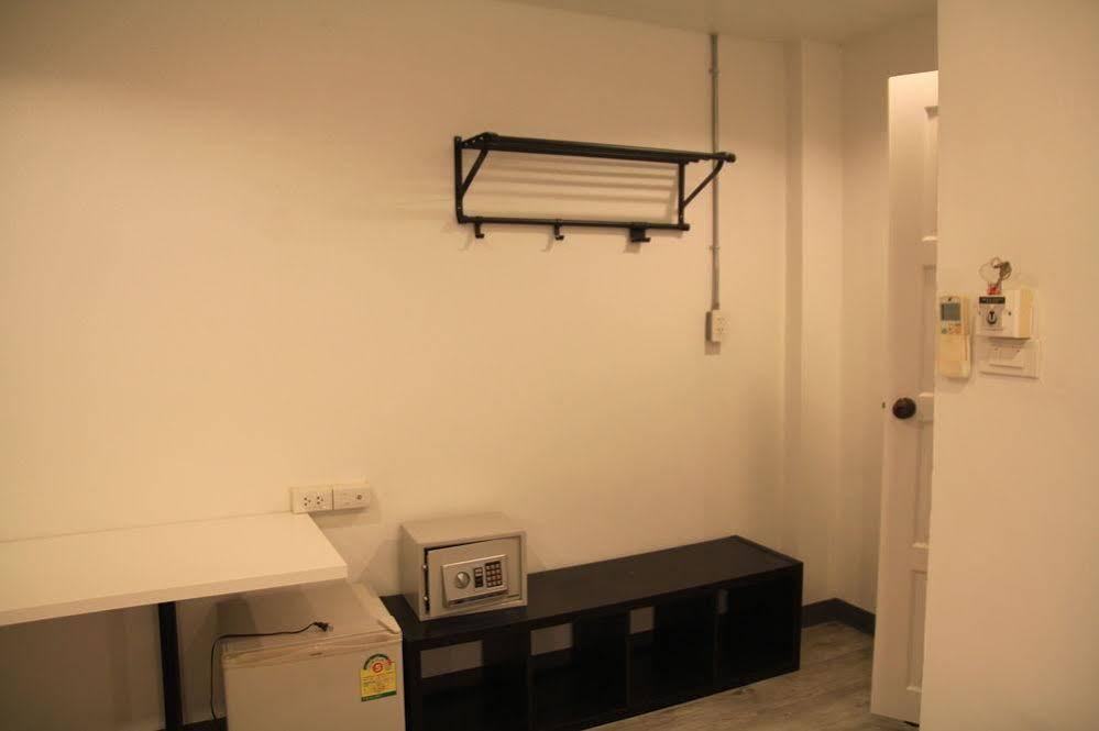 Oyo 437 Hostel Na Nara Bangkok Esterno foto