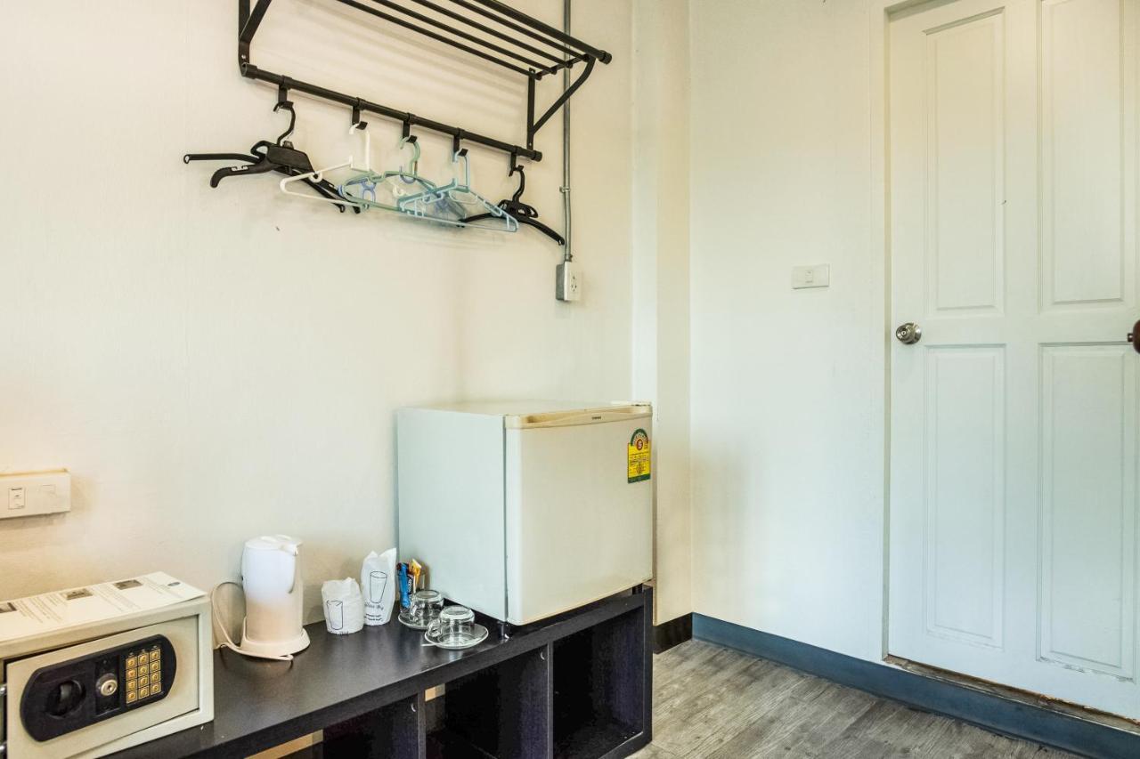 Oyo 437 Hostel Na Nara Bangkok Esterno foto
